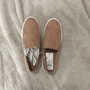 Never worn, brand new shows